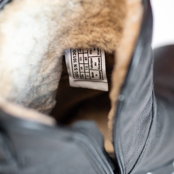 Ugg Black Booties, stacked heel, shearling lined - Picture 5 of 8